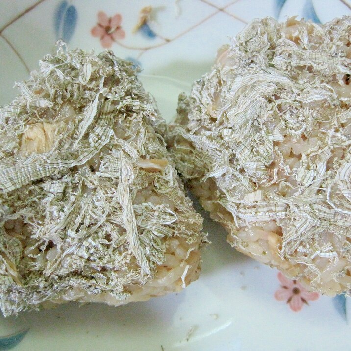 とろろ昆布おにぎり レシピ 作り方 By Yukkiy8 楽天レシピ とろろ昆布おにぎり レシピ 作り方 By Yukkiy8 楽天レシピ